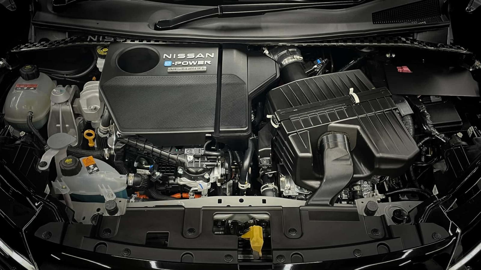 Το Aura NISMO RS μας δείχνει το νέο σπορ υβριδικό μοντέλο της Nissan
